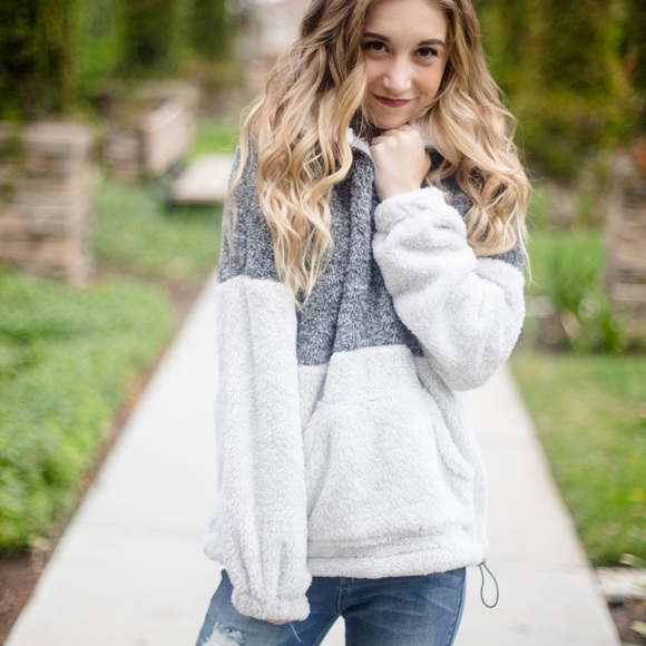 Sweaters - 1 LEFT‼️ Fuzzy 3/4 Zip Sherpa Pullover